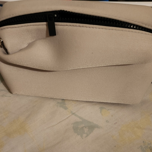 YVES SAINT LAURENT COSMETIC BAG - Picture 7 of 10